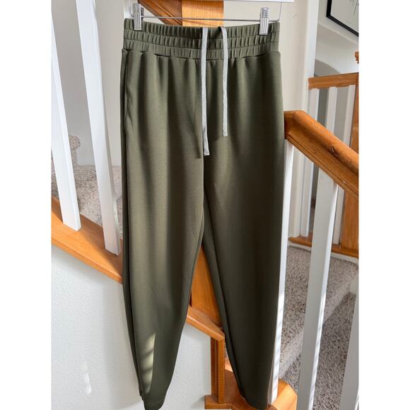 Varley Double Soft - The Slim Pant 27.5" in Olive Green - Picture 2 of 9